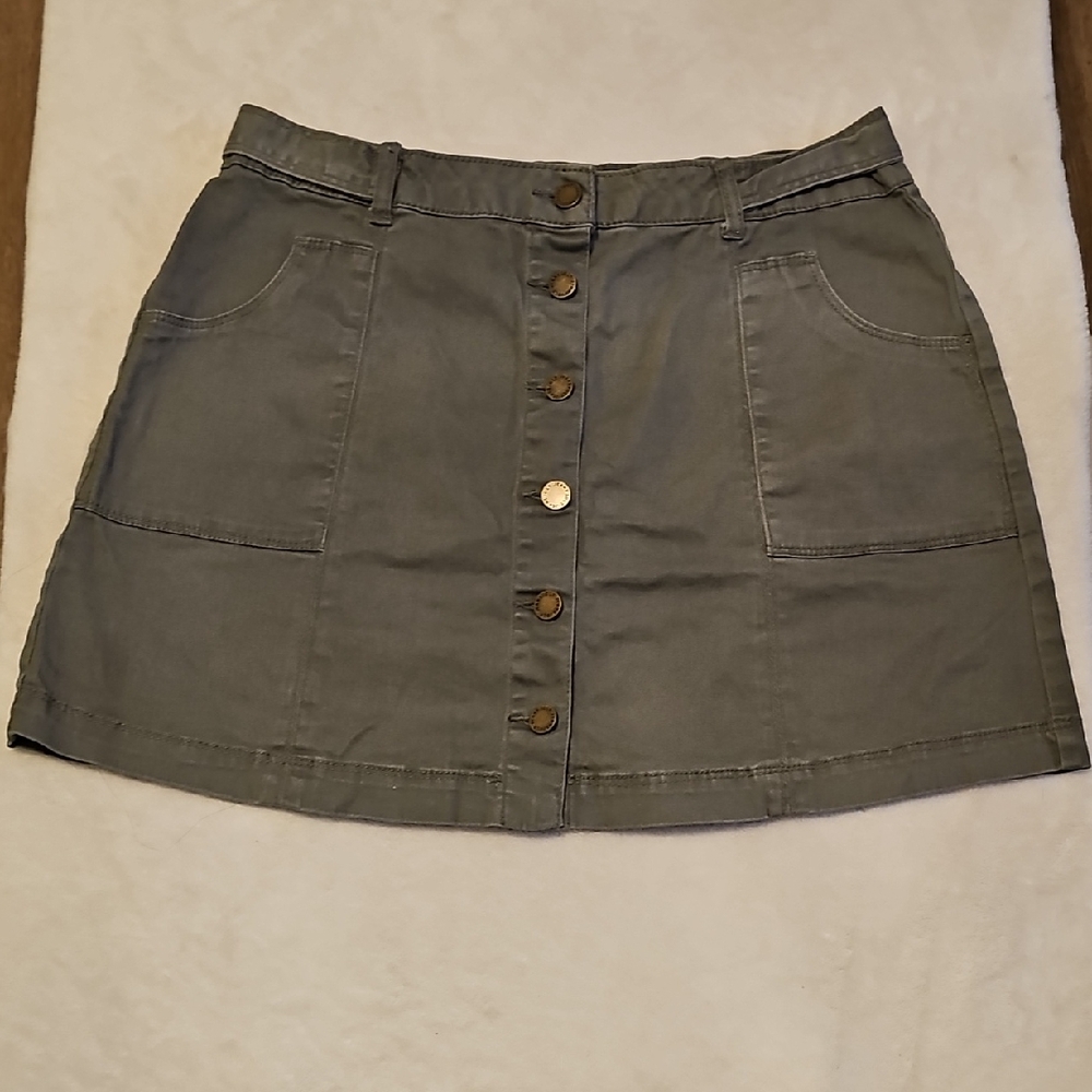 Jolt Gray Button-Front Mini Skirt